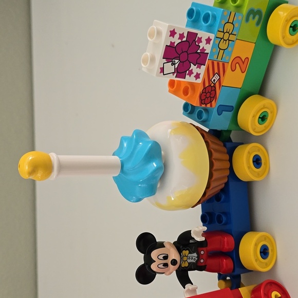 Lego Duplo Disney Mickey & Minnie Mouse Birthday Parade Train - Picture 4 of 7